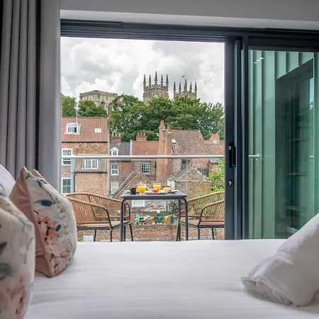 The Quadrant - The Garret Apartment York Exterior photo