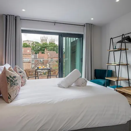 The Quadrant - The Garret Apartment York Exterior photo