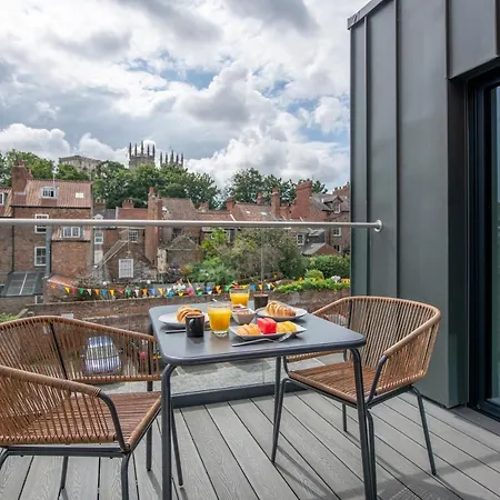 The Quadrant - The Garret Apartment York Exterior photo